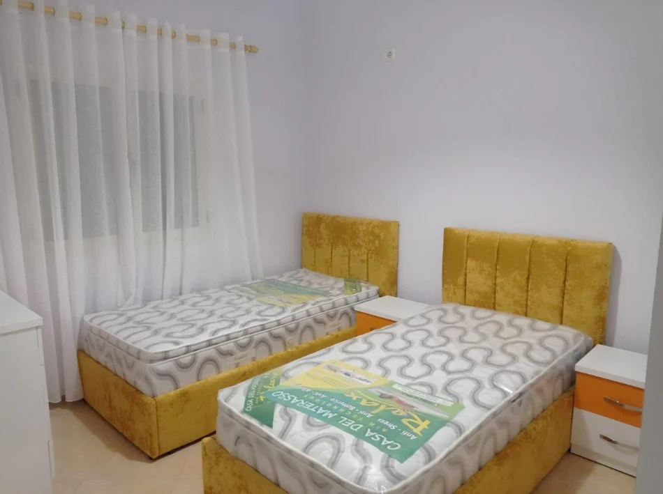Tirane, jepet me qera apartament 2+1 Kati 1, 100 m² 520 € (PRANE UET)