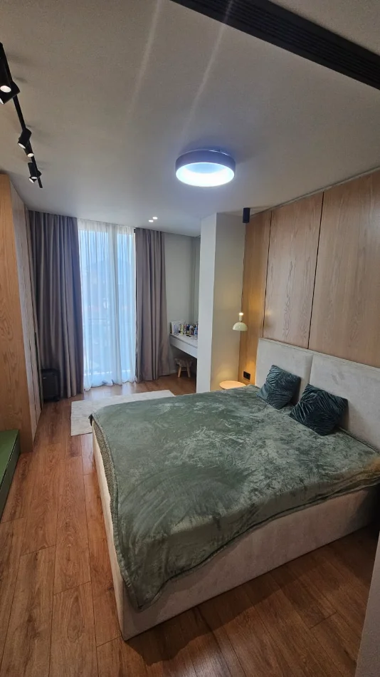 Tirane, jepet me qera apartament 1+1+Ballkon Kati 8, 1.050 € (Rruga Mine Peza)
