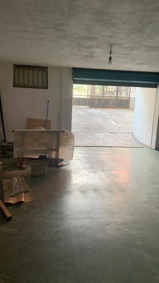 Tirane, jepet me qera magazine Kati 0, 130 m² 500 € (PORCELAN)