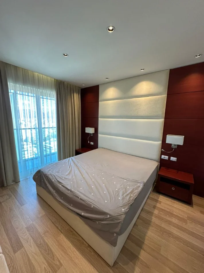 Tirane, jepet me qera apartament 2+1+Ballkon Kati 19, 120 m² 1.500 € (Ambasador 3, Tirane)