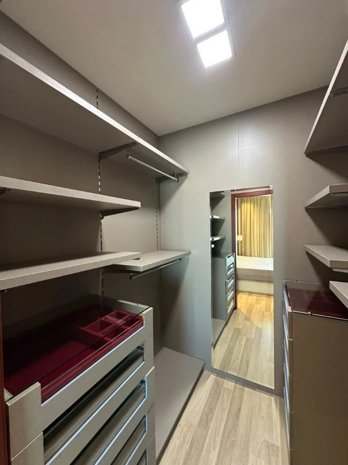 Tirane, jepet me qera apartament 2+1+Ballkon Kati 19, 120 m² 1.500 € (Ambasador 3, Tirane)