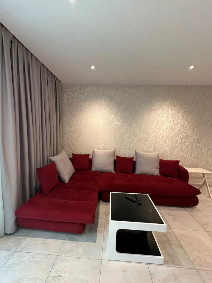 Tirane, jepet me qera apartament 2+1+Ballkon Kati 19, 120 m² 1.500 € (Ambasador 3, Tirane)