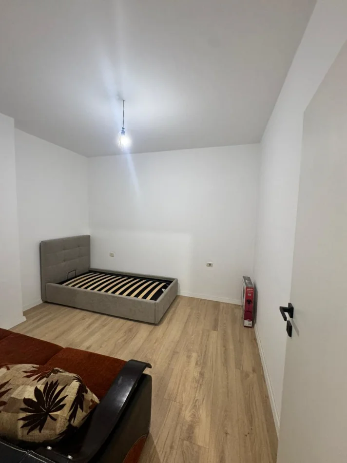 Tirane, shitet apartament 2+1+Ballkon Kati 2, 72 m² 140.000 € (5 Maji)