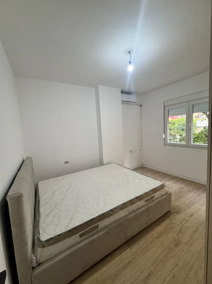Tirane, shitet apartament 2+1+Ballkon Kati 2, 72 m² 140.000 € (5 Maji)