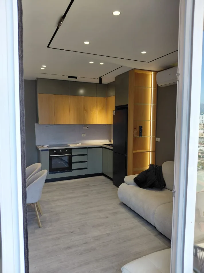 Tirane, jepet me qera apartament 2+1+Ballkon Kati 7, 90 m² 650 € (Ali Demi)