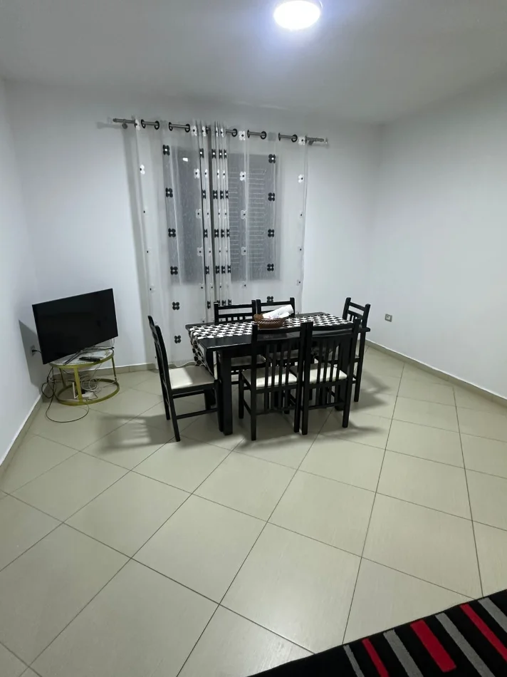 Tirane, jepet me qera apartament 3+1+Ballkon Kati 2, 190 m² 500 € (Rruga Prengaj)