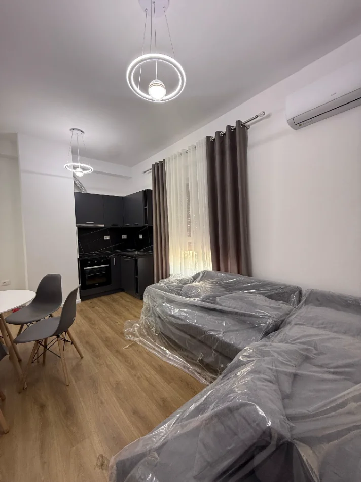 Tirane, jepet me qera apartament 1+1 Kati 2, 60 m² 450 € (REZIDENCA KADIU ALI DEM)