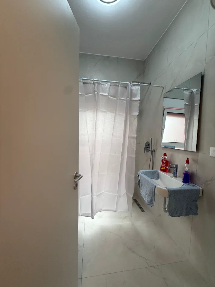 Tirane, jepet me qera apartament 1+1 Kati 2, 60 m² 450 € (REZIDENCA KADIU ALI DEM)