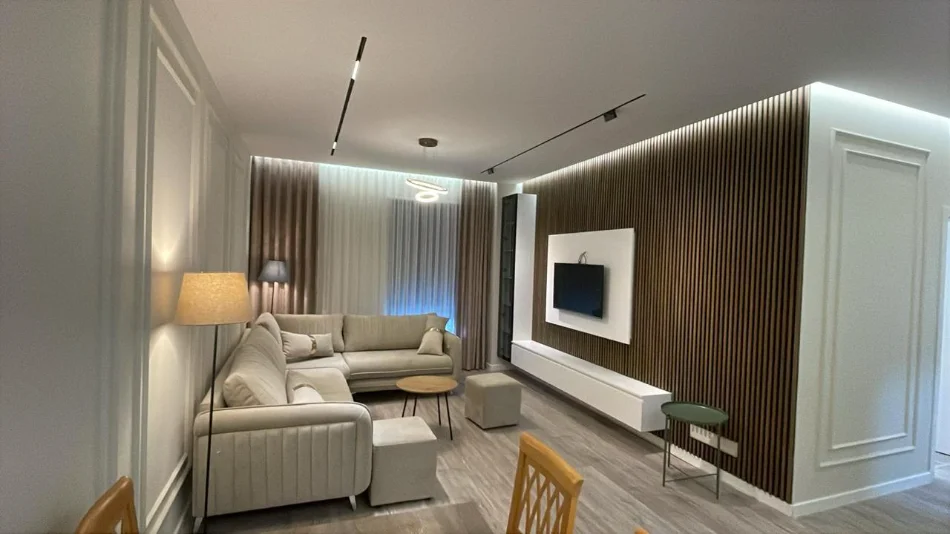 Tirane, jepet me qera apartament 2+1 , 630 € (5 Maji)