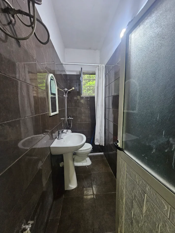 Tirane, jepet me qera apartament 1+1 Kati 1, (Materniteti i Ri)