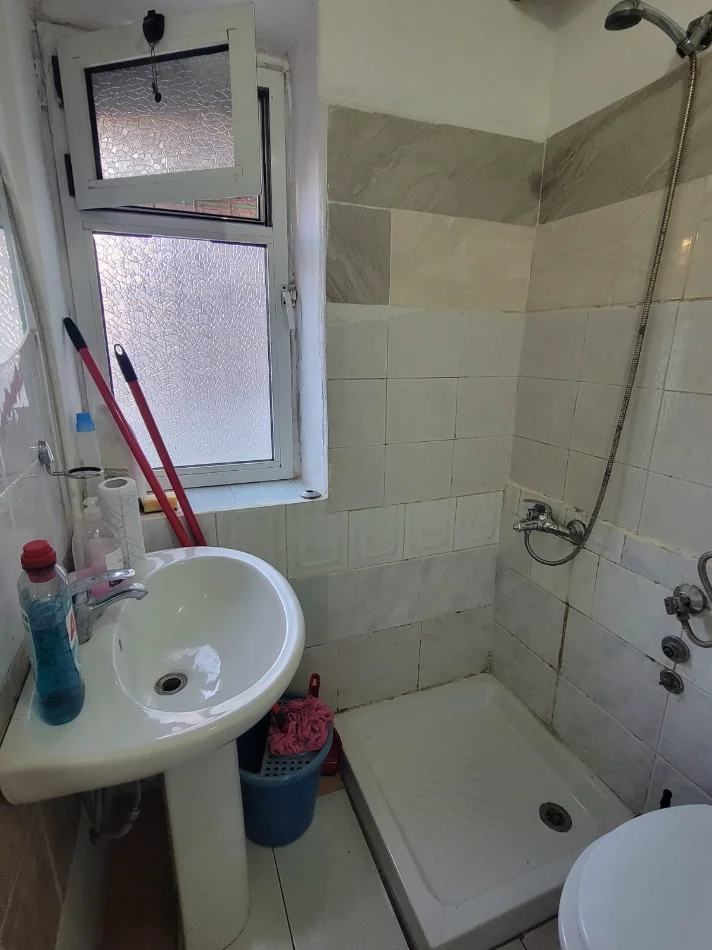 Tirane, jepet me qera apartament 1+1 Kati 1, 39 m² 280 € (Xhamllik)