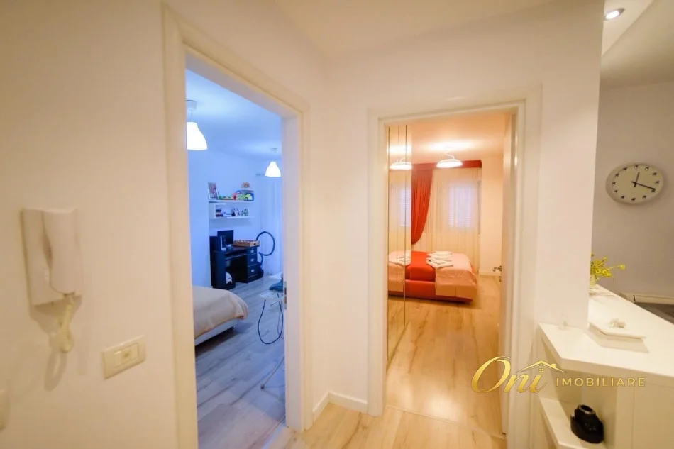 Tirane, jepet me qera apartament 2+1 Kati 7, 105 m² 900 € (MINISTRIA E JASHTME)