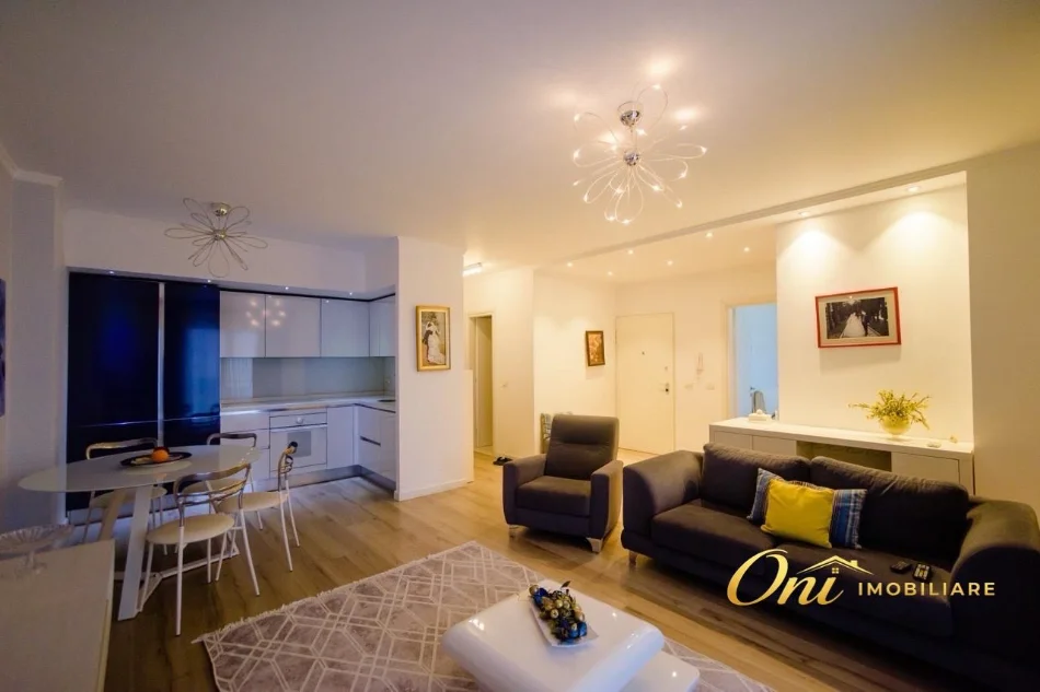Tirane, jepet me qera apartament 2+1 Kati 7, 105 m² 900 € (MINISTRIA E JASHTME)