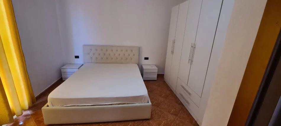 Tirane, jepet me qera apartament 2+1 Kati 2, 80 m² 500 € (vila gold)