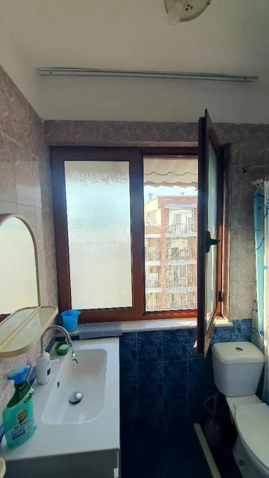 Tirane, jepet me qera apartament 1+1 Kati 8, 40 m² 370 € (5 Maj)