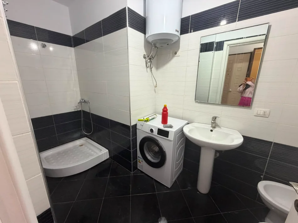 Tirane, jepet me qera apartament 1+1+Ballkon , 65 m² 400 € (ASTIR)
