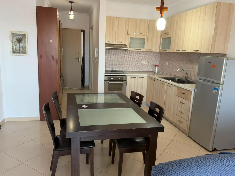 Tirane, jepet me qera apartament 1+1+Ballkon , 65 m² 400 € (ASTIR)