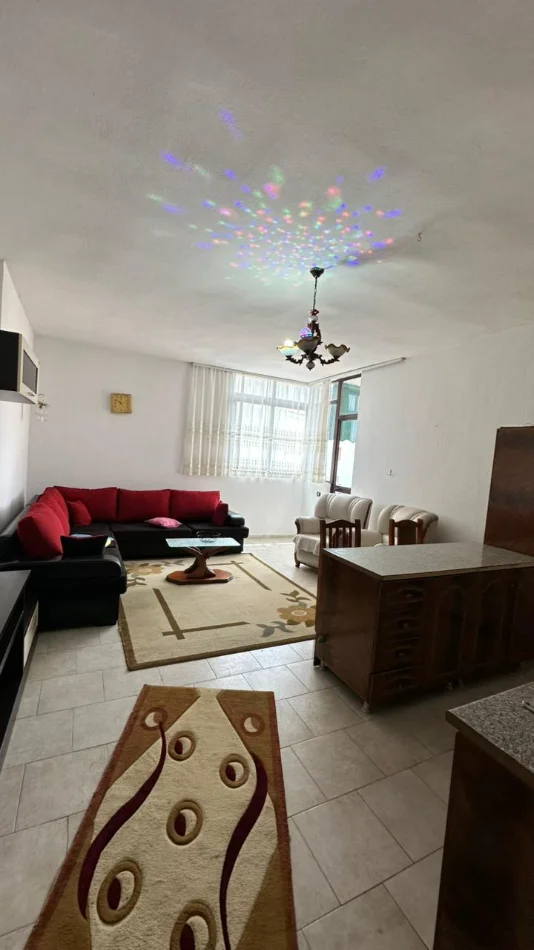 Durres, jepet me qera apartament 1+1+Ballkon Kati 9, 80 m² 350 € (kazazi)