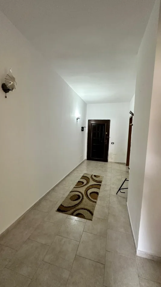 Durres, jepet me qera apartament 1+1+Ballkon Kati 9, 80 m² 350 € (kazazi)