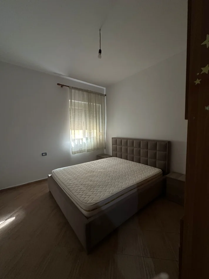 Tirane, jepet me qera apartament 1+1 Kati 2, 65 m² 300 € (Rruga Gani Toptani)