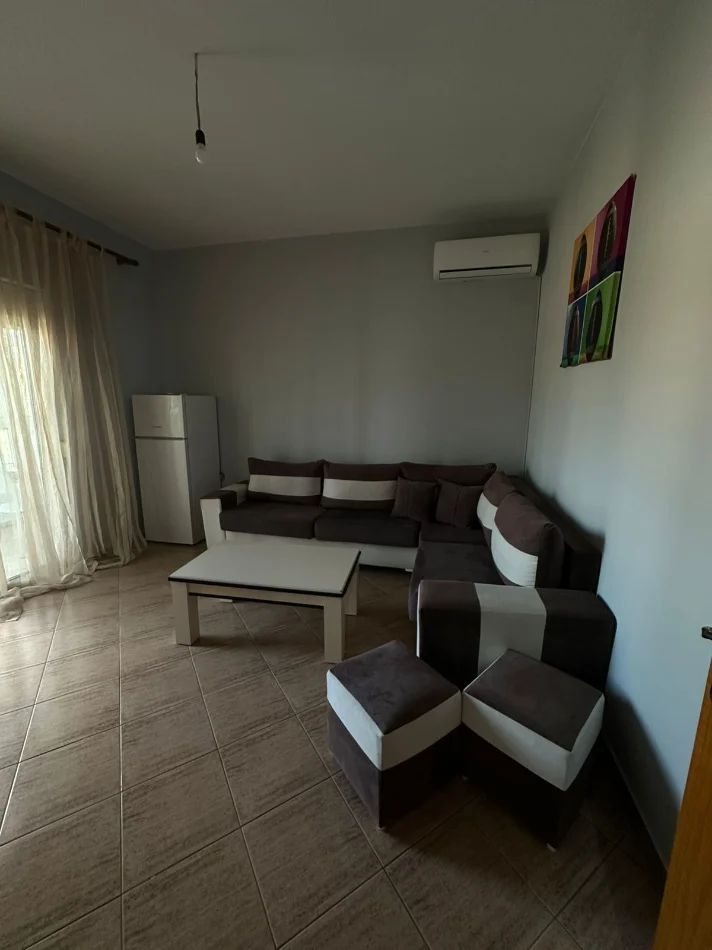 Tirane, jepet me qera apartament 1+1 Kati 2, 65 m² 300 € (Rruga Gani Toptani)