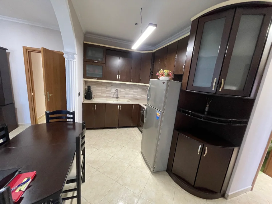 Tirane, shes apartament 3+1+Aneks+Ballkon Kati 2, 149 m² 310.000 € (Selite)