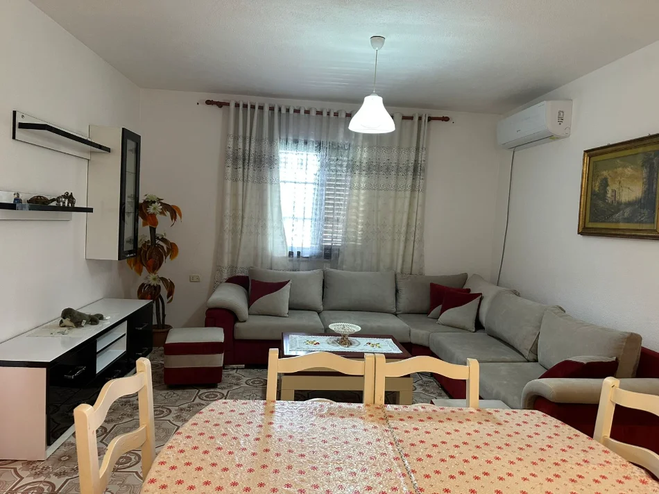 Tirane, jepet me qera 2+1+Ballkon Kati 1, 95 m² 440 € (PASKUQAN)