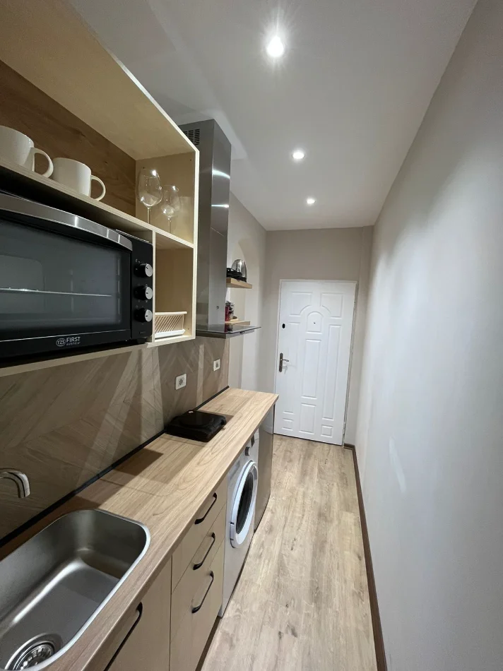 Tirane, shitet apartament 1+1 Kati 4, 30 m² (Bllok)