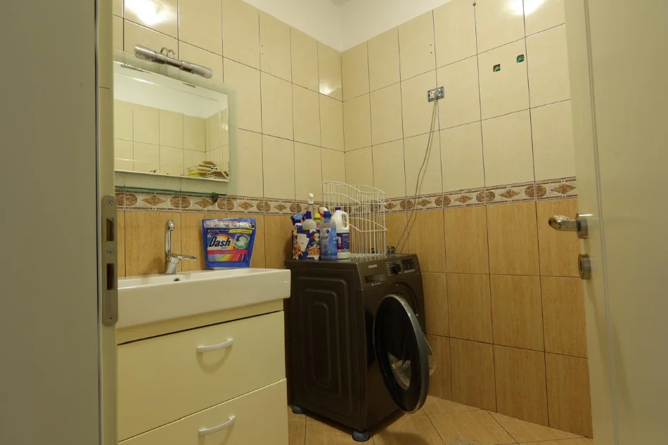 Tirane, shitet apartament 2+1+Aneks+Ballkon Kati 5, 119 m² 200.000 € (Tregu Elektrik)
