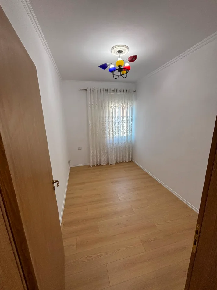 Tirane, shitet apartament 2+1 Kati 2, 84 m² 140.000 € (Fresku)