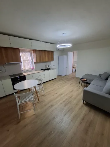 Tirane, jepet me qera apartament 2+1 Kati 4, 59 m² 600 € (Rruga e Barrikadave)