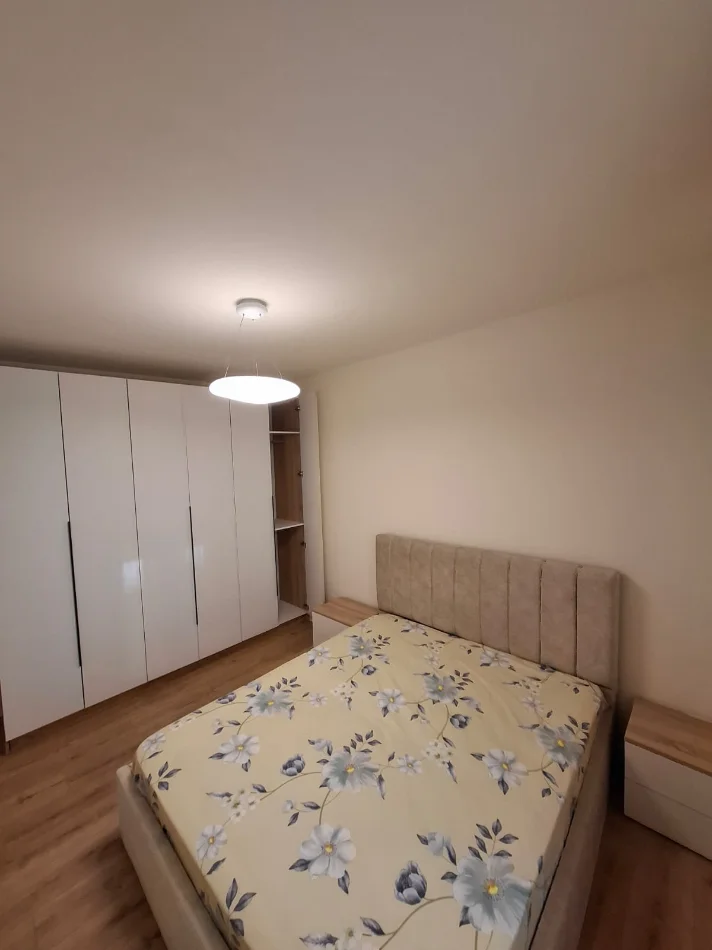 Tirane, jepet me qera apartament 2+1 Kati 4, 59 m² 600 € (Rruga e Barrikadave)