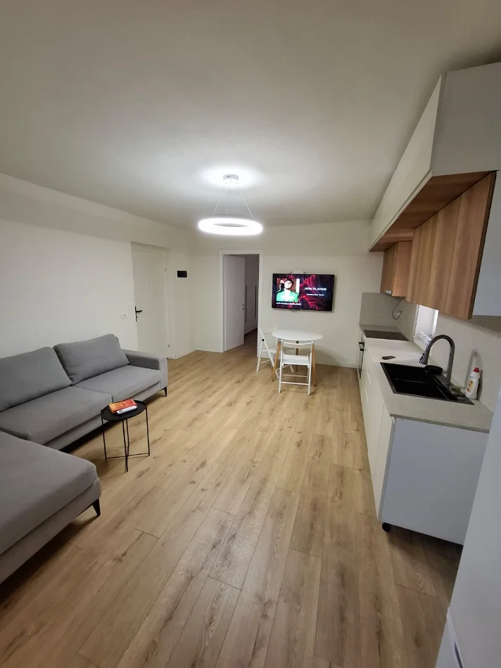 Tirane, jepet me qera apartament 2+1 Kati 4, 59 m² 600 € (Rruga e Barrikadave)