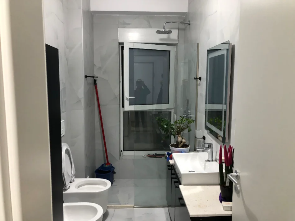 Tirane, jepet me qera apartament 1+1 Kati 6, 60 m² 420 € (Ali Demi)
