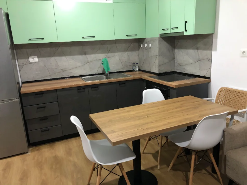 Tirane, jepet me qera apartament 1+1 Kati 6, 60 m² 420 € (Ali Demi)