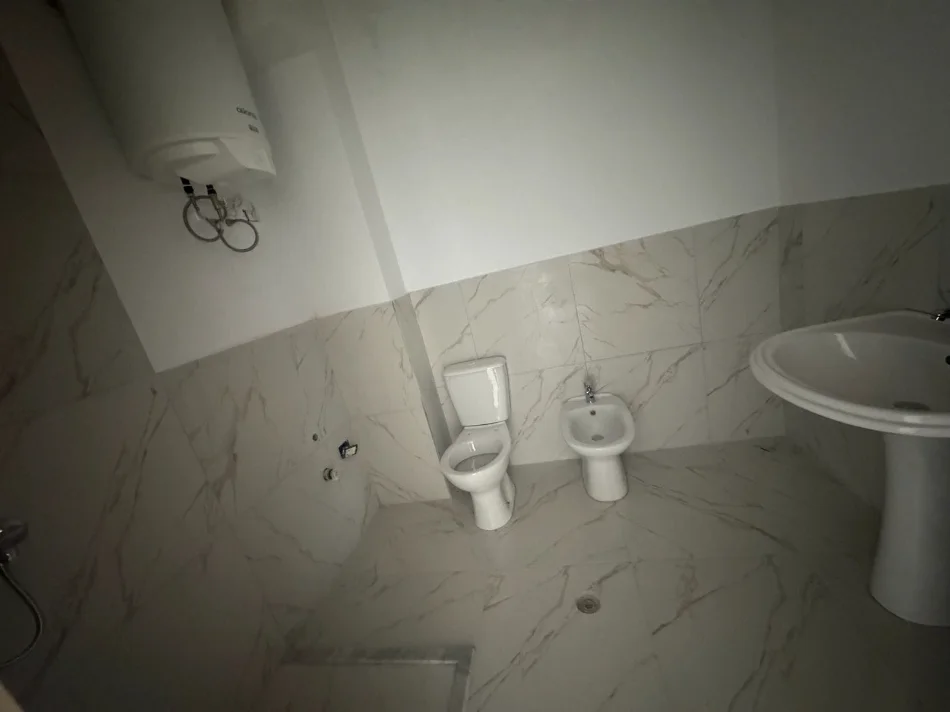 Tirane, shes apartament 2+1 Kati 4, 115 m² 135.000 € (kthesa e kamezes)