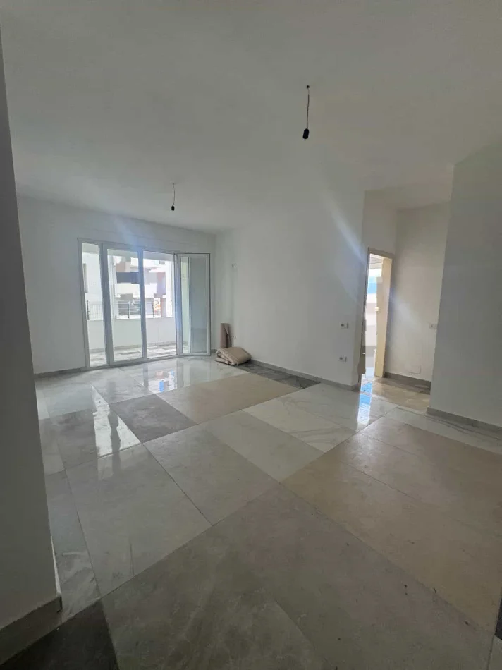 Tirane, shes apartament 2+1 Kati 4, 115 m² 135.000 € (kthesa e kamezes)