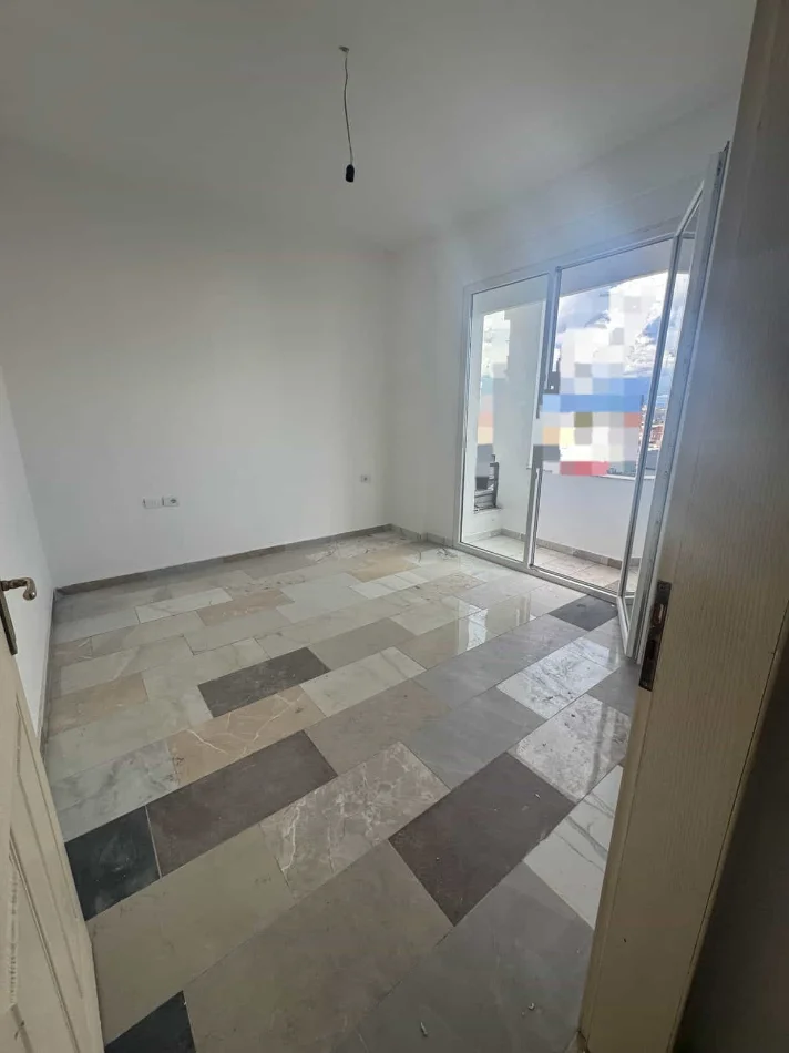 Tirane, shes apartament 2+1 Kati 4, 115 m² 135.000 € (kthesa e kamezes)