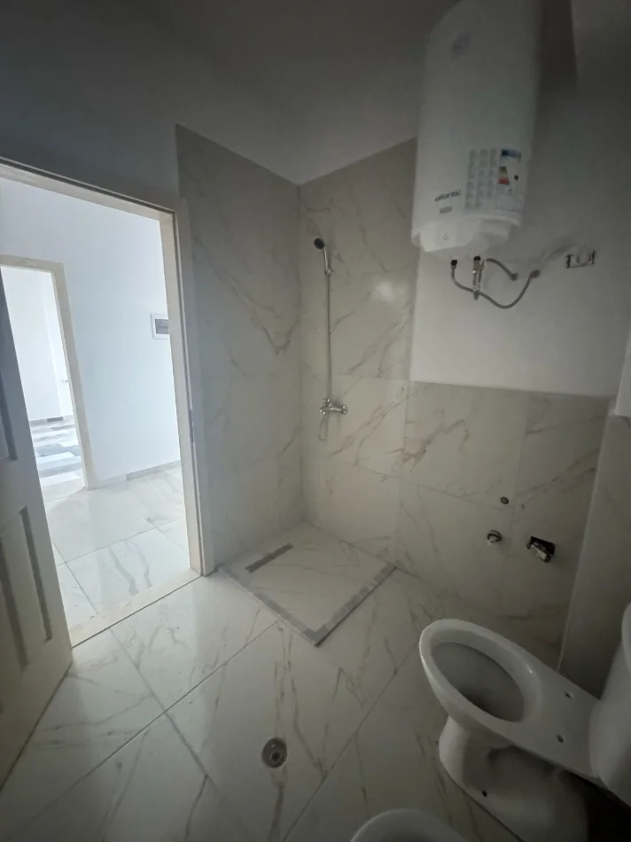 Tirane, shes apartament 2+1 Kati 4, 115 m² 135.000 € (kthesa e kamezes)