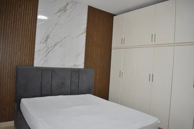 Tirane, jepet me qera apartament 2+1+Ballkon Kati 4, 105 m² 650 € 