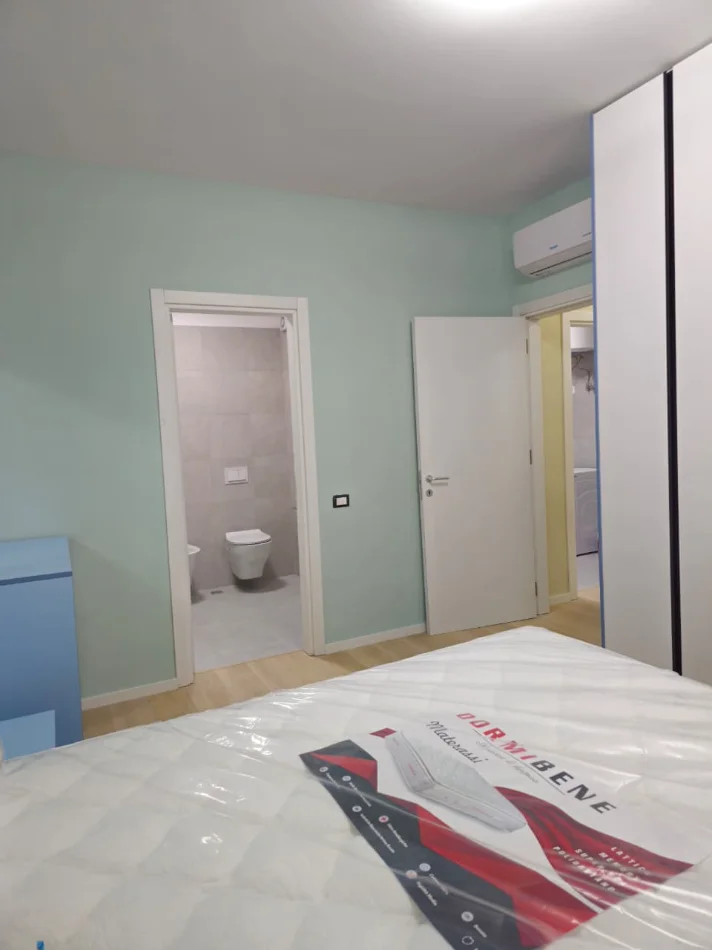 Tirane, jepet me qera apartament 2+1+Ballkon Kati 2, 120 m² 1.200 € (Liqeni i Thate)