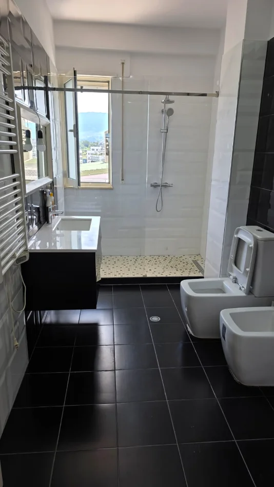 Tirane, shitet apartament 2+1 Kati 4, 96 m² 262.000 € (Liqeni i Thate)