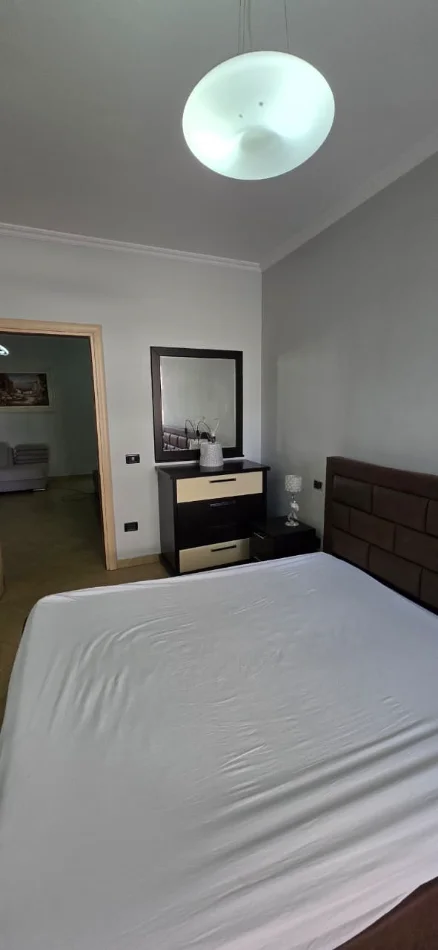 Tirane, jepet me qera apartament 2+1 , 90 m² 500 € (Astir,Prane Bohem)