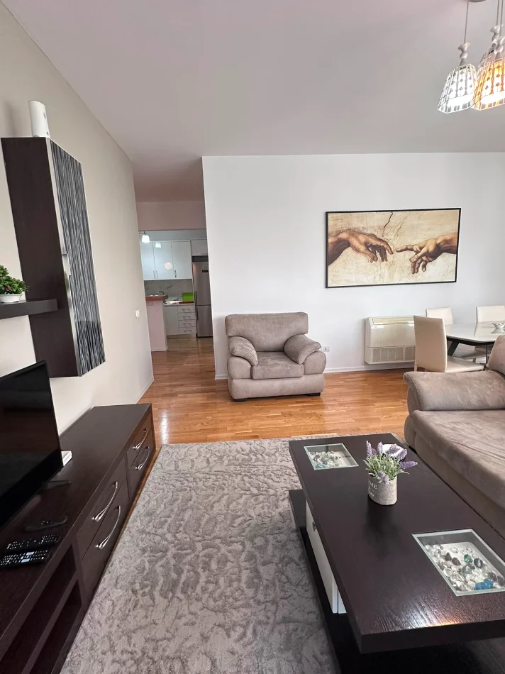 Tirane, jepet me qera apartament 2+1+Ballkon Kati 2, 116 m² 1.600 € (rruga e barrikadave)