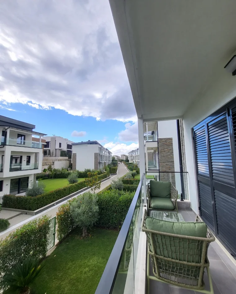 Tirane, shitet Vile 4+1+Aneks+Ballkon , 310 m² 700.000 € (Liqeni i Thate)