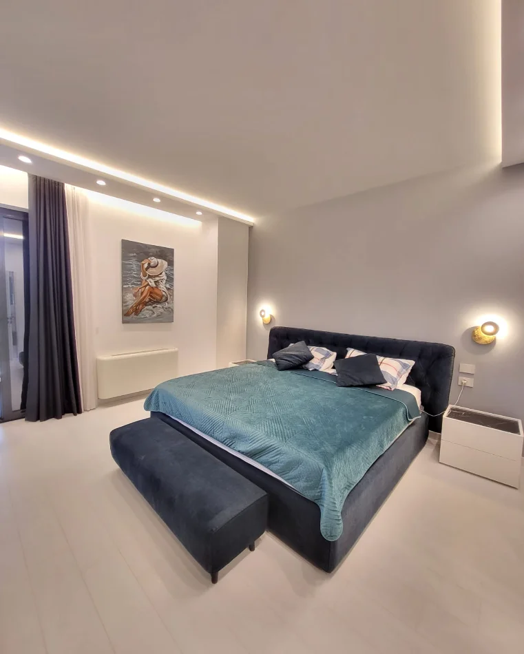 Tirane, shitet Vile 4+1+Aneks+Ballkon , 310 m² 700.000 € (Liqeni i Thate)