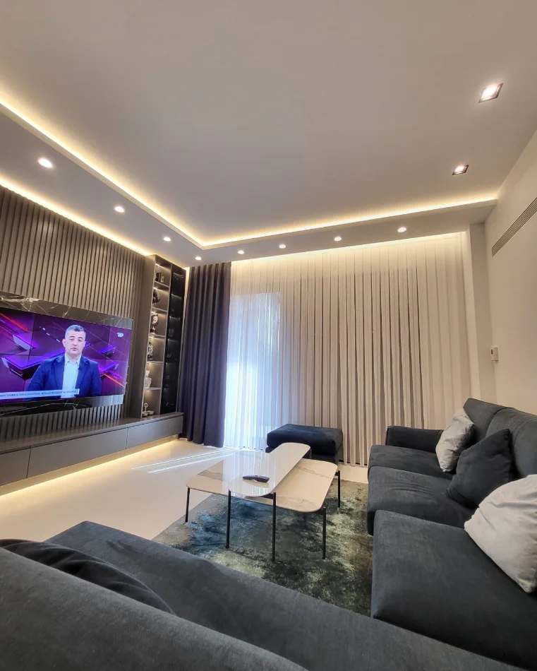 Tirane, shitet Vile 4+1+Aneks+Ballkon , 310 m² 700.000 € (Liqeni i Thate)