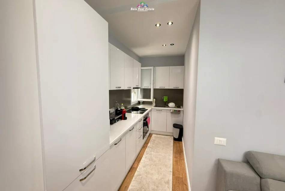 Tirane, jepet me qera apartament 2+1 Kati 3, 86 m² 820 € (frosina plaku)