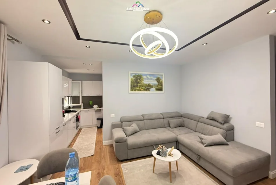 Tirane, jepet me qera apartament 2+1 Kati 3, 86 m² 820 € (frosina plaku)