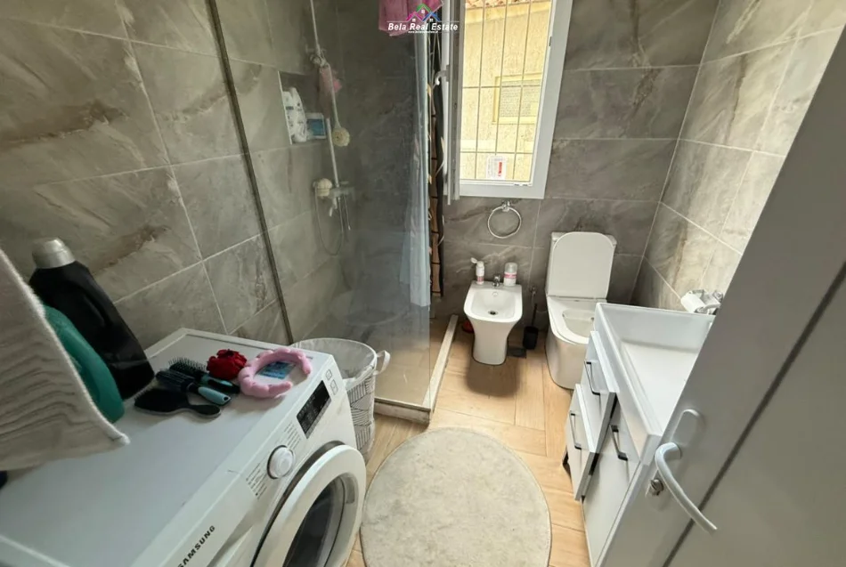 Tirane, jepet me qera apartament 2+1 Kati 3, 86 m² 820 € (frosina plaku)